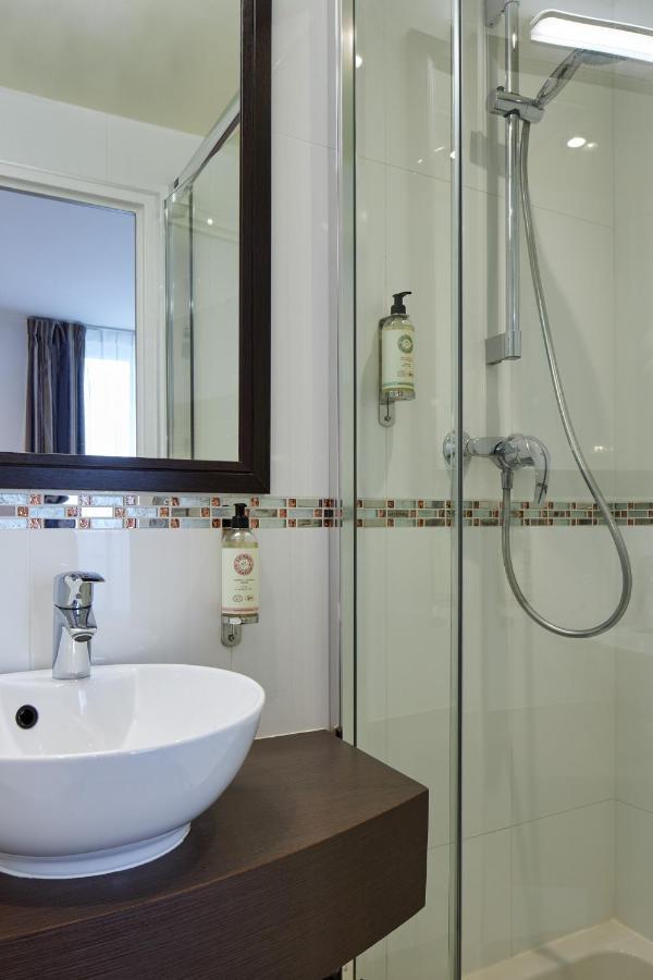 Hotel Apolonia Paris Montmartre; Sure Hotel Collection By Best Western Exterior photo